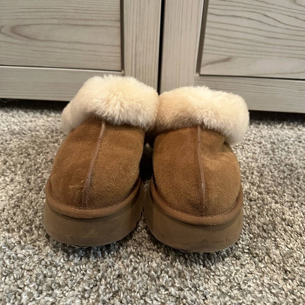 Ugg brand women’s platform clogs (size 7) - Picture 8 of 8